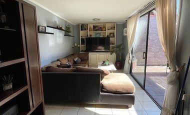 Venta amplia y cómoda casa 3D+3B Ciudad Satélite - Maipú