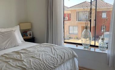 Venta amplia y cómoda casa 3D+3B Ciudad Satélite - Maipú