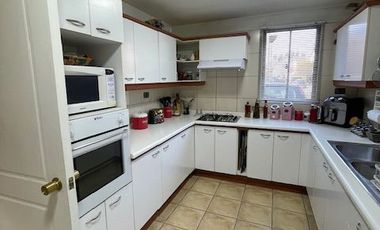 Venta amplia y cómoda casa 3D+3B Ciudad Satélite - Maipú