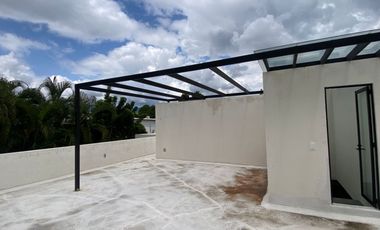 VENDO EN CUERNAVACA, RESIDENCIA RECIEN REMODELADA, GRAN UBICACIÓN, 5 RECÁMARAS, SALÓN DE JUEGOS, 3 ESTACIONAMIENTOS.