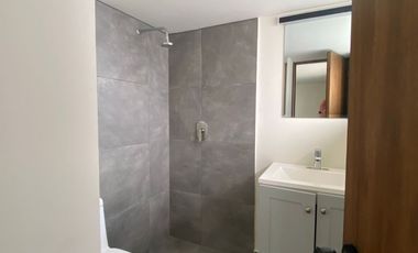 VENDO EN CUERNAVACA, RESIDENCIA RECIEN REMODELADA, GRAN UBICACIÓN, 5 RECÁMARAS, SALÓN DE JUEGOS, 3 ESTACIONAMIENTOS.