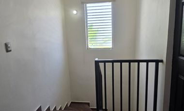 CASA EN RENTA EN RAMOS ARIZPE MUY CENTRICA A 2 CUADRAS DE AL SUPER EN COLONIA LA HACIENDA DE PREFERENCIA PARA OFICINAS DE DOS PLANTAS SIN MUEBLES