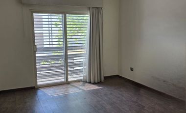 CASA EN RENTA EN RAMOS ARIZPE MUY CENTRICA A 2 CUADRAS DE AL SUPER EN COLONIA LA HACIENDA DE PREFERENCIA PARA OFICINAS DE DOS PLANTAS SIN MUEBLES