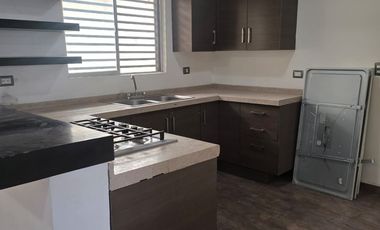 CASA EN RENTA EN RAMOS ARIZPE MUY CENTRICA A 2 CUADRAS DE AL SUPER EN COLONIA LA HACIENDA DE PREFERENCIA PARA OFICINAS DE DOS PLANTAS SIN MUEBLES