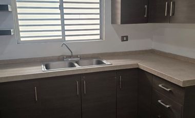 CASA EN RENTA EN RAMOS ARIZPE MUY CENTRICA A 2 CUADRAS DE AL SUPER EN COLONIA LA HACIENDA DE PREFERENCIA PARA OFICINAS DE DOS PLANTAS SIN MUEBLES