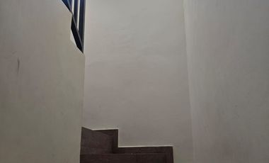 CASA EN RENTA EN RAMOS ARIZPE MUY CENTRICA A 2 CUADRAS DE AL SUPER EN COLONIA LA HACIENDA DE PREFERENCIA PARA OFICINAS DE DOS PLANTAS SIN MUEBLES