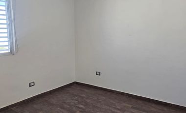 CASA EN RENTA EN RAMOS ARIZPE MUY CENTRICA A 2 CUADRAS DE AL SUPER EN COLONIA LA HACIENDA DE PREFERENCIA PARA OFICINAS DE DOS PLANTAS SIN MUEBLES