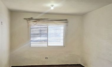 CASA EN RENTA EN RAMOS ARIZPE MUY CENTRICA A 2 CUADRAS DE AL SUPER EN COLONIA LA HACIENDA DE PREFERENCIA PARA OFICINAS DE DOS PLANTAS SIN MUEBLES