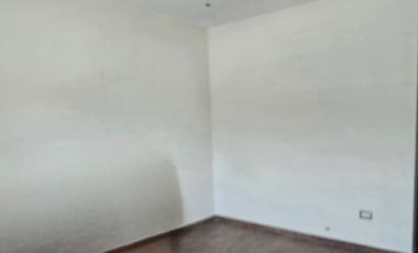 CASA EN RENTA EN RAMOS ARIZPE MUY CENTRICA A 2 CUADRAS DE AL SUPER EN COLONIA LA HACIENDA DE PREFERENCIA PARA OFICINAS DE DOS PLANTAS SIN MUEBLES