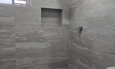 CASA EN RENTA EN RAMOS ARIZPE MUY CENTRICA A 2 CUADRAS DE AL SUPER EN COLONIA LA HACIENDA DE PREFERENCIA PARA OFICINAS DE DOS PLANTAS SIN MUEBLES