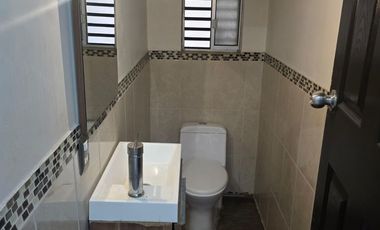 CASA EN RENTA EN RAMOS ARIZPE MUY CENTRICA A 2 CUADRAS DE AL SUPER EN COLONIA LA HACIENDA DE PREFERENCIA PARA OFICINAS DE DOS PLANTAS SIN MUEBLES