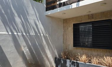 CASA EN RENTA EN RAMOS ARIZPE MUY CENTRICA A 2 CUADRAS DE AL SUPER EN COLONIA LA HACIENDA DE PREFERENCIA PARA OFICINAS DE DOS PLANTAS SIN MUEBLES