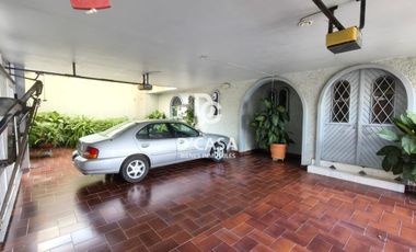 SE VENDE CASA EN ARBOLEDAS 4TA SECCIÓN