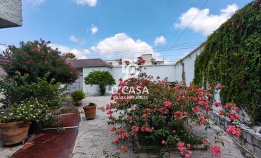 SE VENDE CASA EN ARBOLEDAS 4TA SECCIÓN