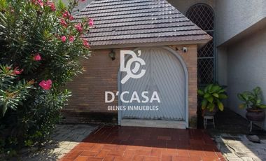 SE VENDE CASA EN ARBOLEDAS 4TA SECCIÓN