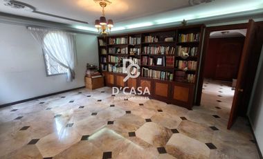 SE VENDE CASA EN ARBOLEDAS 4TA SECCIÓN