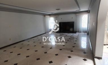 SE VENDE CASA EN ARBOLEDAS 4TA SECCIÓN