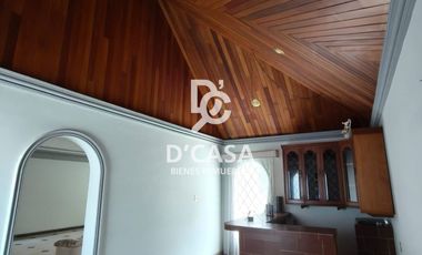 SE VENDE CASA EN ARBOLEDAS 4TA SECCIÓN