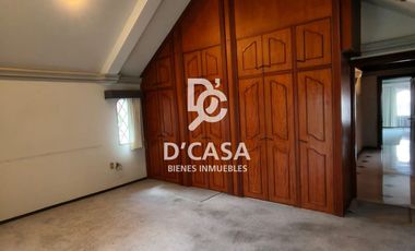 SE VENDE CASA EN ARBOLEDAS 4TA SECCIÓN
