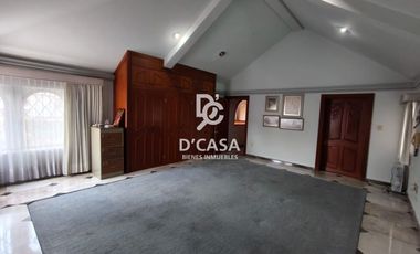 SE VENDE CASA EN ARBOLEDAS 4TA SECCIÓN