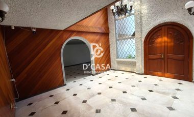 SE VENDE CASA EN ARBOLEDAS 4TA SECCIÓN