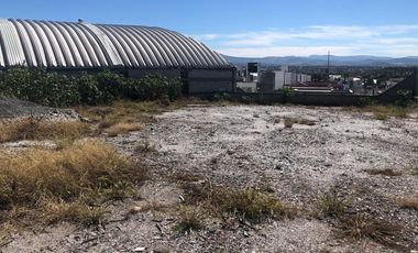 Terreno bardeado de 10,000 m2 en Renta, Uso de Suelo  Comercial y de Servicios