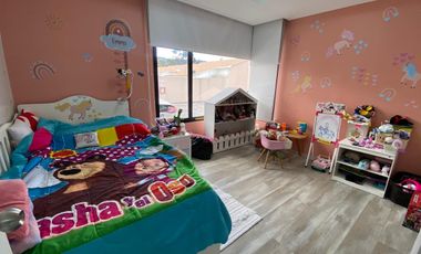 VENTA DE CASA  UNA PLANTA NO ADOSADA EN MIRASIERRA – CONJUNTO EXCLUSIVO