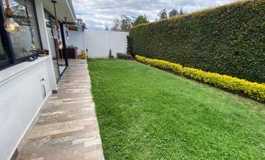 VENTA DE CASA  UNA PLANTA NO ADOSADA EN MIRASIERRA – CONJUNTO EXCLUSIVO