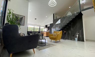 VENTA DE CASA  UNA PLANTA NO ADOSADA EN MIRASIERRA – CONJUNTO EXCLUSIVO