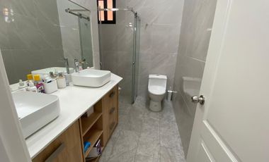 VENTA DE CASA  UNA PLANTA NO ADOSADA EN MIRASIERRA – CONJUNTO EXCLUSIVO