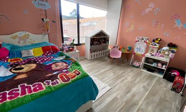 VENTA DE CASA  UNA PLANTA NO ADOSADA EN MIRASIERRA – CONJUNTO EXCLUSIVO