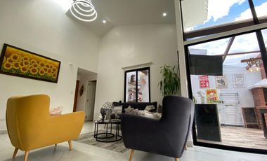 VENTA DE CASA  UNA PLANTA NO ADOSADA EN MIRASIERRA – CONJUNTO EXCLUSIVO