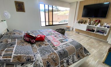 VENTA DE CASA  UNA PLANTA NO ADOSADA EN MIRASIERRA – CONJUNTO EXCLUSIVO