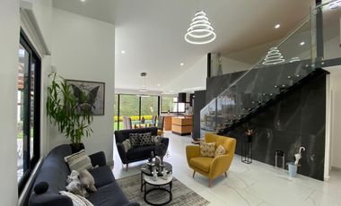 VENTA DE CASA  UNA PLANTA NO ADOSADA EN MIRASIERRA – CONJUNTO EXCLUSIVO