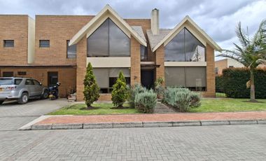 VENTA HERMOSA CASA SAUCES DE LA FLORIDA CAJICA CUNDINAMARCA COLOMBIA