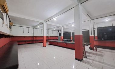 Disewakan ruko gandeng luas lokasi strategis pinggir jalan raya buaran tangsel parkiran luas