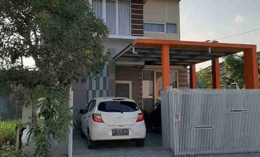 DIJUAL RUMAH FULLFURNISH TENGAH KOTA BERNUANSA MINIMALIS LOKASI DALAM PERUMAHAN REGENCY AMAN NYAMAN HARGA NEGO