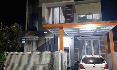 DIJUAL RUMAH FULLFURNISH TENGAH KOTA BERNUANSA MINIMALIS LOKASI DALAM PERUMAHAN REGENCY AMAN NYAMAN HARGA NEGO