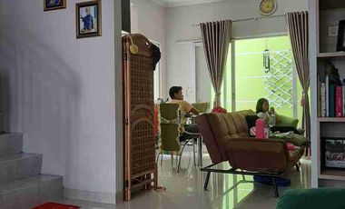 DIJUAL RUMAH FULLFURNISH TENGAH KOTA BERNUANSA MINIMALIS LOKASI DALAM PERUMAHAN REGENCY AMAN NYAMAN HARGA NEGO