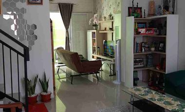 DIJUAL RUMAH FULLFURNISH TENGAH KOTA BERNUANSA MINIMALIS LOKASI DALAM PERUMAHAN REGENCY AMAN NYAMAN HARGA NEGO