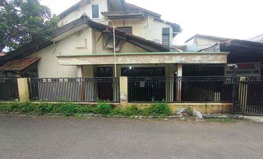 Dikontrakan rumah 2 lantai di komolek sukaasih harga murah