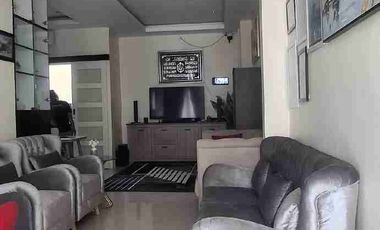 DIJUAL RUMAH FULLFURNISH TENGAH KOTA BERNUANSA MINIMALIS LOKASI DALAM PERUMAHAN GRANDCITY AMAN NYAMAN HARGA NEGO