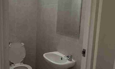 DIJUAL RUMAH FULLFURNISH TENGAH KOTA BERNUANSA MINIMALIS LOKASI DALAM PERUMAHAN GRANDCITY AMAN NYAMAN HARGA NEGO