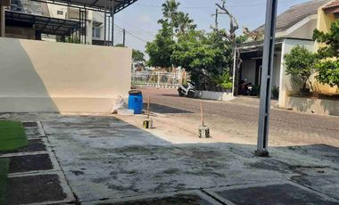 Di sewakan pinggir jalan bisa untuk kantor/rumah tinggal di depan no.1