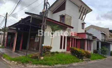 DIJUAL RUMAH POSISI HOOK TENGAH KOTA BERNUANSA MINIMALIS LOKASI DALAM PERUMAHAN WIKA AMAN NYAMAN HARGA NEGO