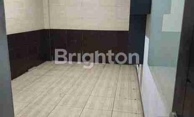 DIJUAL RUMAH POSISI HOOK TENGAH KOTA BERNUANSA MINIMALIS LOKASI DALAM PERUMAHAN WIKA AMAN NYAMAN HARGA NEGO