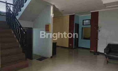 DIJUAL RUMAH POSISI HOOK TENGAH KOTA BERNUANSA MINIMALIS LOKASI DALAM PERUMAHAN WIKA AMAN NYAMAN HARGA NEGO