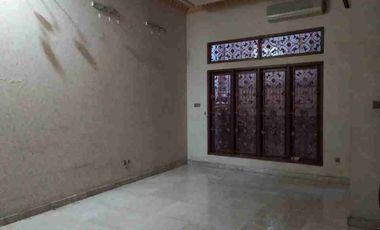 rumah cantik 2 lantai rapi