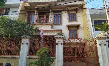 rumah cantik 2 lantai rapi