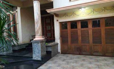 rumah cantik 2 lantai rapi